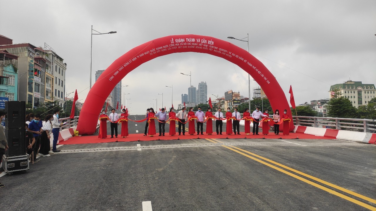 Lễ Khánh Thành và gắn Biển công trình cầu vượt Nguyễn Văn Huyên