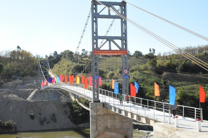 Có cầu treo Kon Nu, dân bản hết sợ lũ